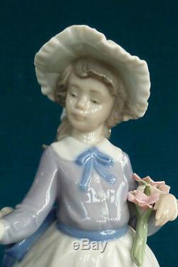 Beautifull LLadro Figure of a Young Girl & Scarecrow No. 5385 Retired