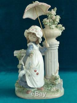 Beautifull Large LLadro Figure of a Young Girl With Parasol/Umbrella Retired