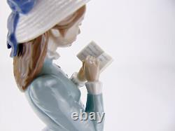 Boxed Lladro Nao Figurine Girl Reading 5000 Spanish Porcelain Figures