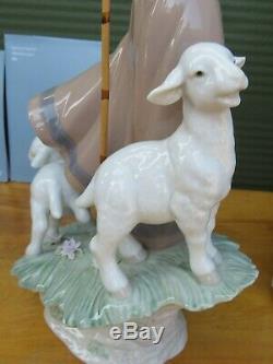 Boxed Lladro Porcelain Figurine'Country Life' Shepherdess with Lambs (#6964)
