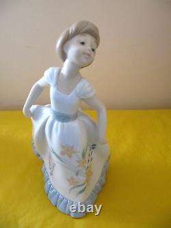 C. 2004 NAO LARGE GIRL FLOWERS DECORATED DRESS FIGURINE/FIGURE tall 8.5, in VGC