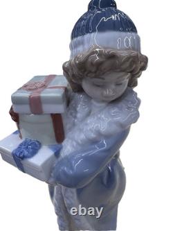 COL 02 NAO Porcelaine Figure with packages
