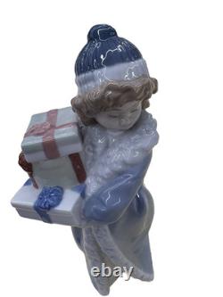 COL 02 NAO Porcelaine Figure with packages