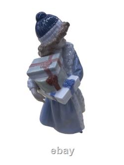 COL 02 NAO Porcelaine Figure with packages