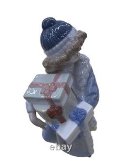 COL 02 NAO Porcelaine Figure with packages
