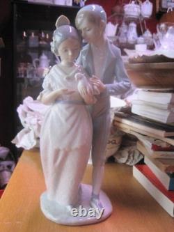 Couple of lovers with dove NAO ILADRO porcelain figurine approx. 33 cm. Magnificent Figure