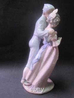 Couple of lovers with dove NAO ILADRO porcelain figurine approx. 33 cm. Magnificent Figure