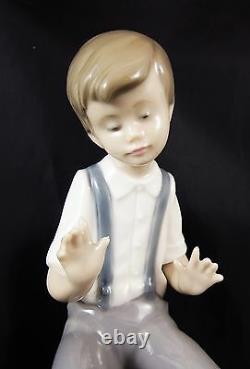 Cute Lladro Nao Figure Homesick Friend Boy with Puppy 1079