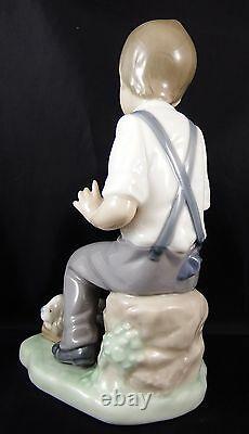 Cute Lladro Nao Figure Homesick Friend Boy with Puppy 1079