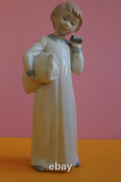 DECORATIVE FIGURINE Girl in Nightdress with Alarm Clock NAO LLADRO SPAIN