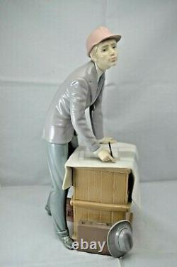 Delightful Lladro Figure The Architect Ref. No. 5214