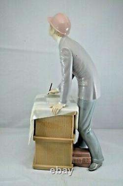 Delightful Lladro Figure The Architect Ref. No. 5214