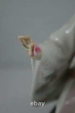 Delightful Lladro Geisha Figure Kiyoko Ref. No. 1450