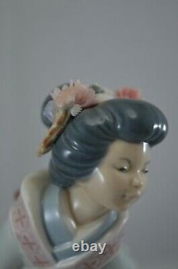 Delightful Lladro Geisha Figure Yuki Ref. No. 1448