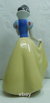Disney NAO Fine China Porcelain Figurine 02001680 Snow White Snow White Lladro