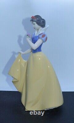 Disney Nao Porcelain By Lladro Figurine Snow White 02001680 Was £150 Now £127.50