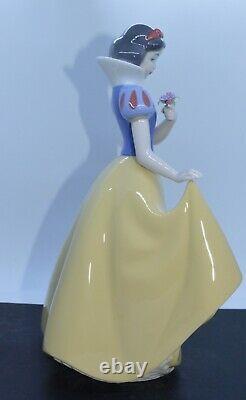 Disney Nao Porcelain By Lladro Figurine Snow White 02001680 Was £150 Now £127.50