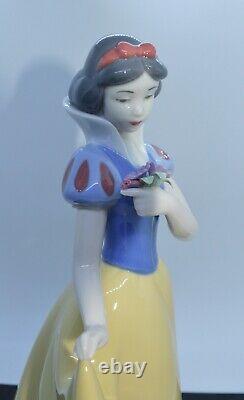 Disney Nao Porcelain By Lladro Figurine Snow White 02001680 Was £150 Now £127.50