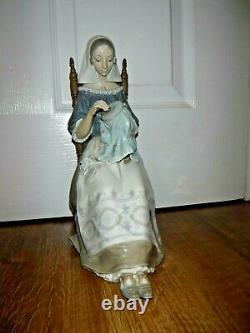 Exquisite LLADRO Lady Sewing Embroiderer 4865 1994 1st Excellent