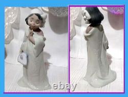 Figurine Nao Lladro Japanese girl holding a fan. Mint Condition. No Box 8 tall