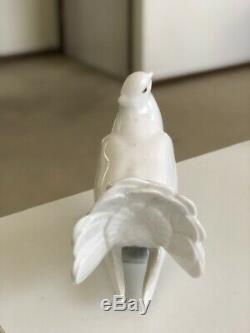 GENUINE Lladro Single Dove Figurine