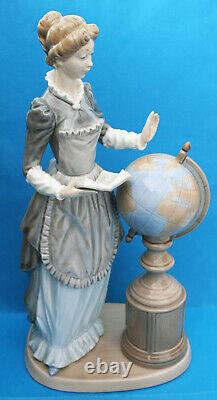 Genuine Lladro Figurine School Marm Model 5209 Retired