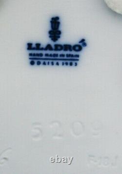 Genuine Lladro Figurine School Marm Model 5209 Retired