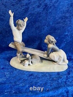 Glossy Lladro Nao See Saw # 4867 Mint 8 x 9 x 4