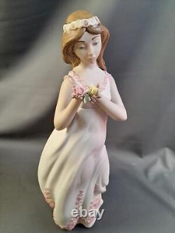 Great Figure With Flores. Porcelain Nao. Handmade IN Spain. Lladro. Century