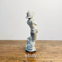 Great porcelain figurine Nao Lladró-boy with bird-28 cm Great porcelain figurine Nao Lladró-boy with bird-28 cm