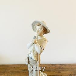 Great porcelain figurine Nao Lladró-boy with bird-28 cm Great porcelain figurine Nao Lladró-boy with bird-28 cm