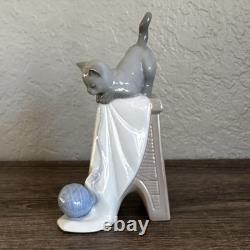HTF Nao Daisa by Lladro Cat Kitten Playtime Figurine 2007 Yarn Ball Stool 1592