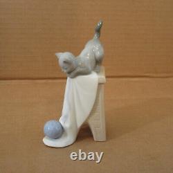 HTF Nao Daisa by Lladro Cat Kitten Playtime Figurine 2007 Yarn Ball Stool 1592