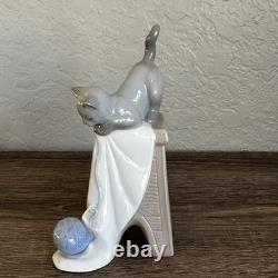 HTF Nao Daisa by Lladro Cat Kitten Playtime Figurine 2007 Yarn Ball Stool 1592