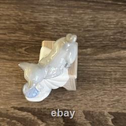 HTF Nao Daisa by Lladro Cat Kitten Playtime Figurine 2007 Yarn Ball Stool 1592