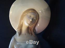 LARGE LLADRO Figurine Seated Woman With Hat And Dog On Her Lap 13 Tall