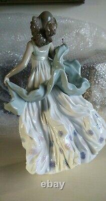 LLADRO 06193 SUMMER SERENADE Porcelain Figurine Collectors item