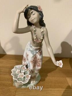 LLADRO #1478 Aloha Hawaiian Woman With Flowers Dancing Girl Figurine (No Box)
