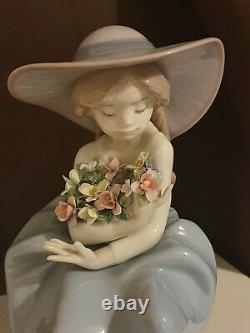 LLADRO 5862 Fragrant Bouquet Girl with Flowers Excellent Condition