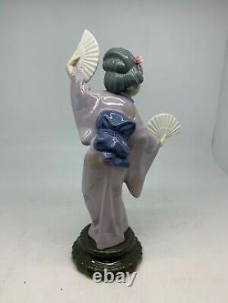 LLADRO DANCING JAPANESE GEISHA WITH 2 FANS excellent condition