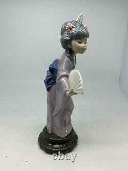 LLADRO DANCING JAPANESE GEISHA WITH 2 FANS excellent condition