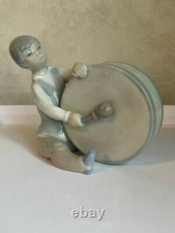 LLADRO FIGURE BOY WITH DRUM REF. 4616. Excellent condition