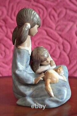 LLADRO FIGURINE Dulce Sueno -LITTLE SISTER NO. 12261 Gres