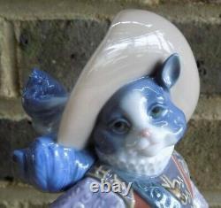 LLADRO Figurine Puss in Boots 8599