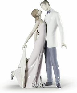 LLADRO Happy Anniversary Couple Figurine. Porcelain Figure New in Box
