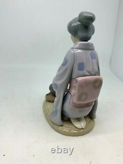 LLADRO JAPANESE GEISHA SERVING TEA excellent condition