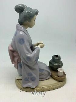 LLADRO JAPANESE GEISHA SERVING TEA excellent condition