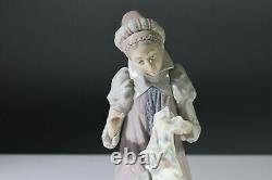 LLADRO Medieval Lady Embroidering 5126 Sewing a Trousseau Rare Figurine