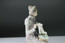 LLADRO Medieval Lady Embroidering 5126 Sewing a Trousseau Rare Figurine