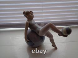 LLADRO NAO 1422 Retired and Extremely rare 2002 Girl on Beachball Used